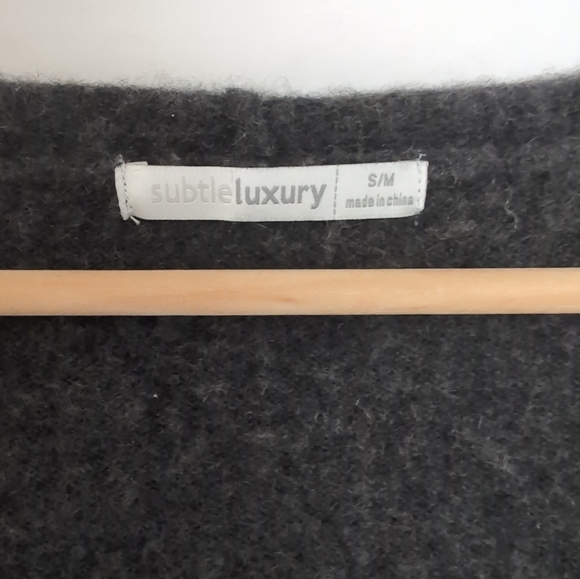 Subtle Luxury Fuzzy Cashmere V-Neck Flare Hoodie - Picture 12 of 13